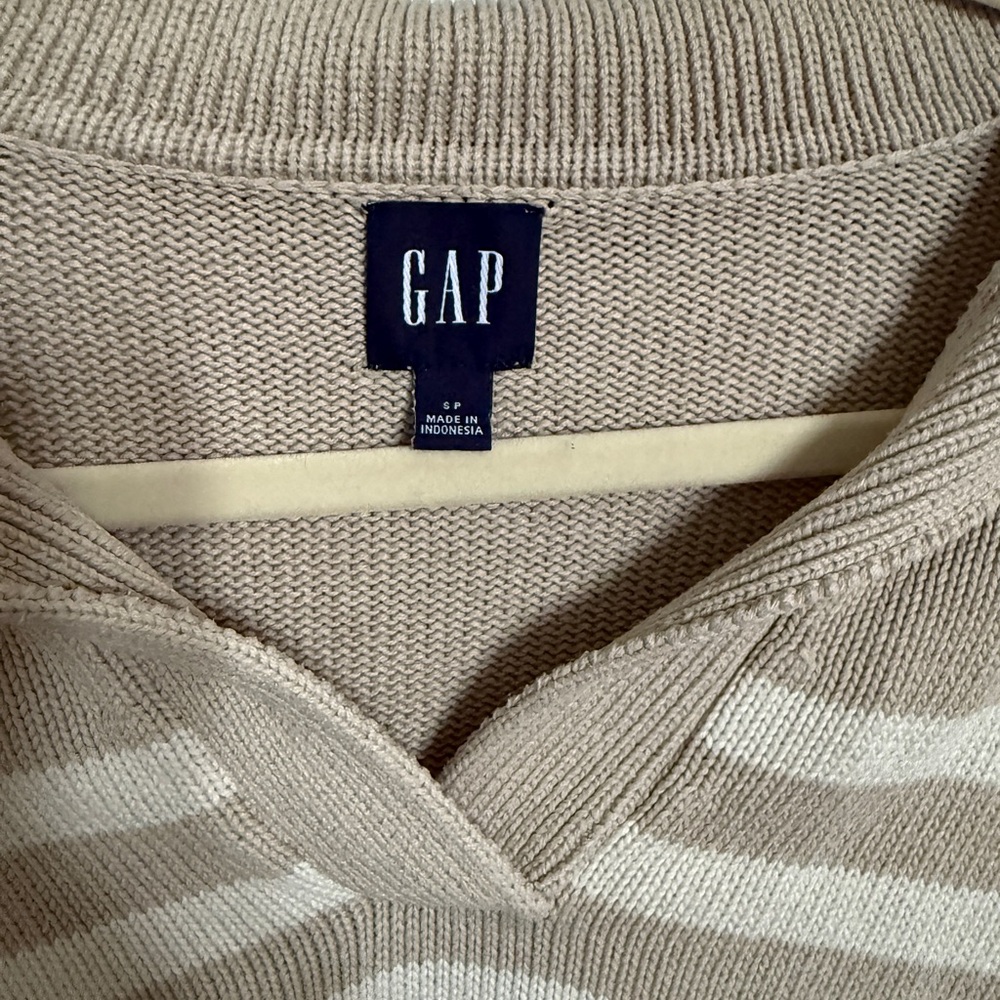 GAP Women's split hem polo sweater - Picture 2 of 3